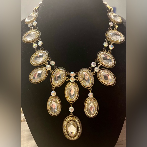 BLINGY BOMBSHELL STATEMENT NECKLACE AND AB HEAVEN ๐ฅ๐ฅ๐ฅ๐ฆ๐ฆ๐ฆ - Picture 4 of 10